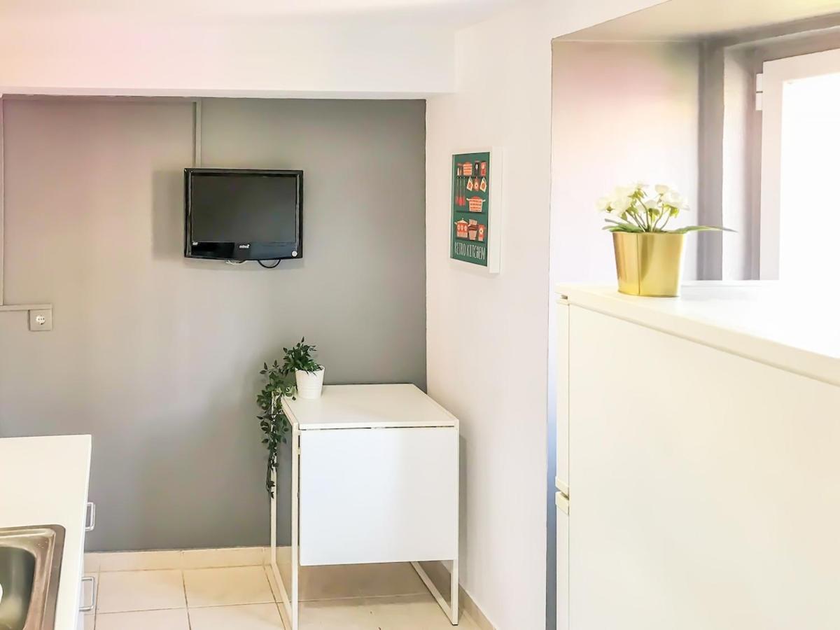 Cozy Charming Flat In Flowers Garden! Apartment *
