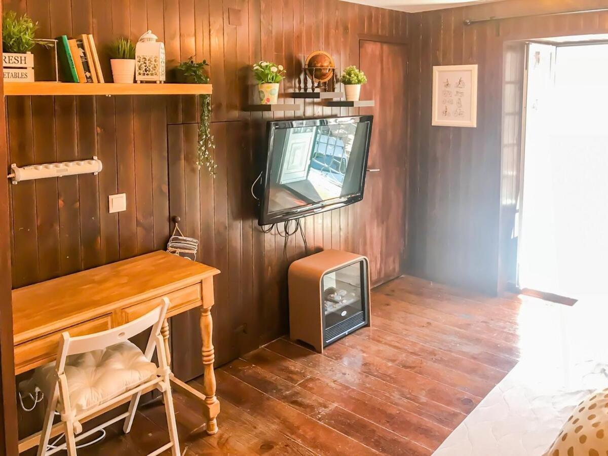Apartment Cozy Charming Flat In Flowers Garden!